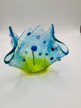 Load image into Gallery viewer, Meadow Flower Tealight Holder medium