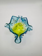 Load image into Gallery viewer, Meadow Flower Tealight Holder medium