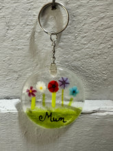 Load image into Gallery viewer, Mum Flower Round Keyring